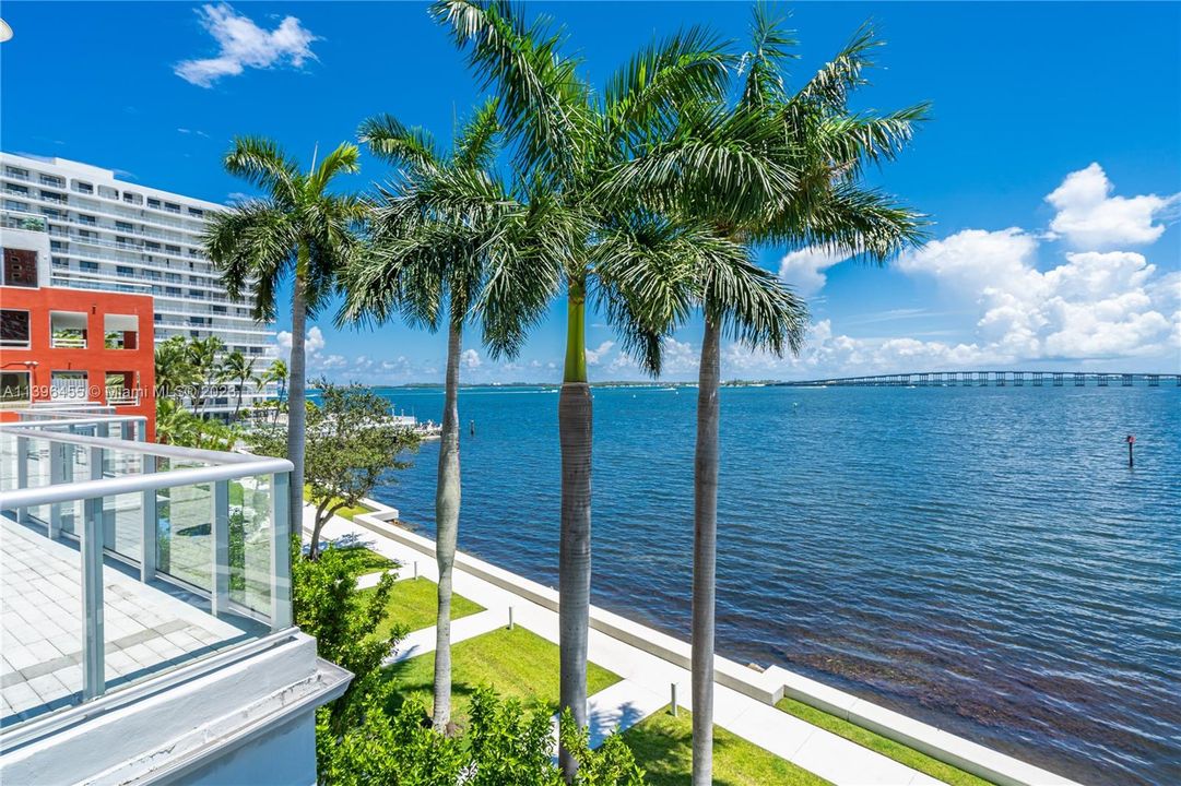 Recently Sold: $1,074,000 (2 beds, 2 baths, 1697 Square Feet)