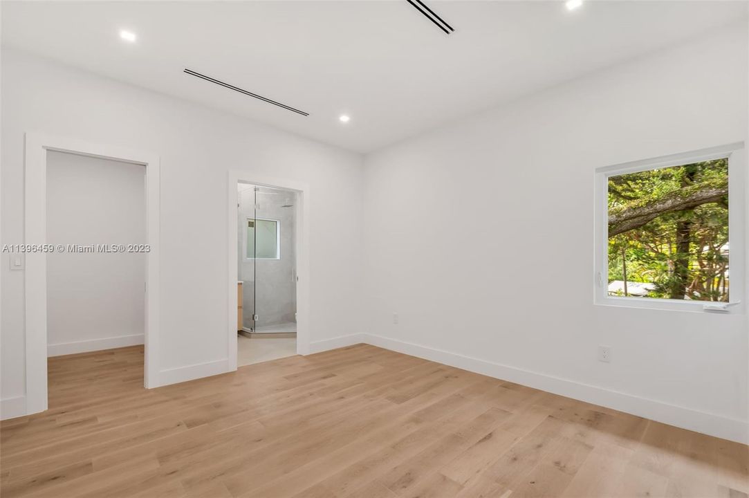 Recently Sold: $6,980,000 (7 beds, 8 baths, 5323 Square Feet)