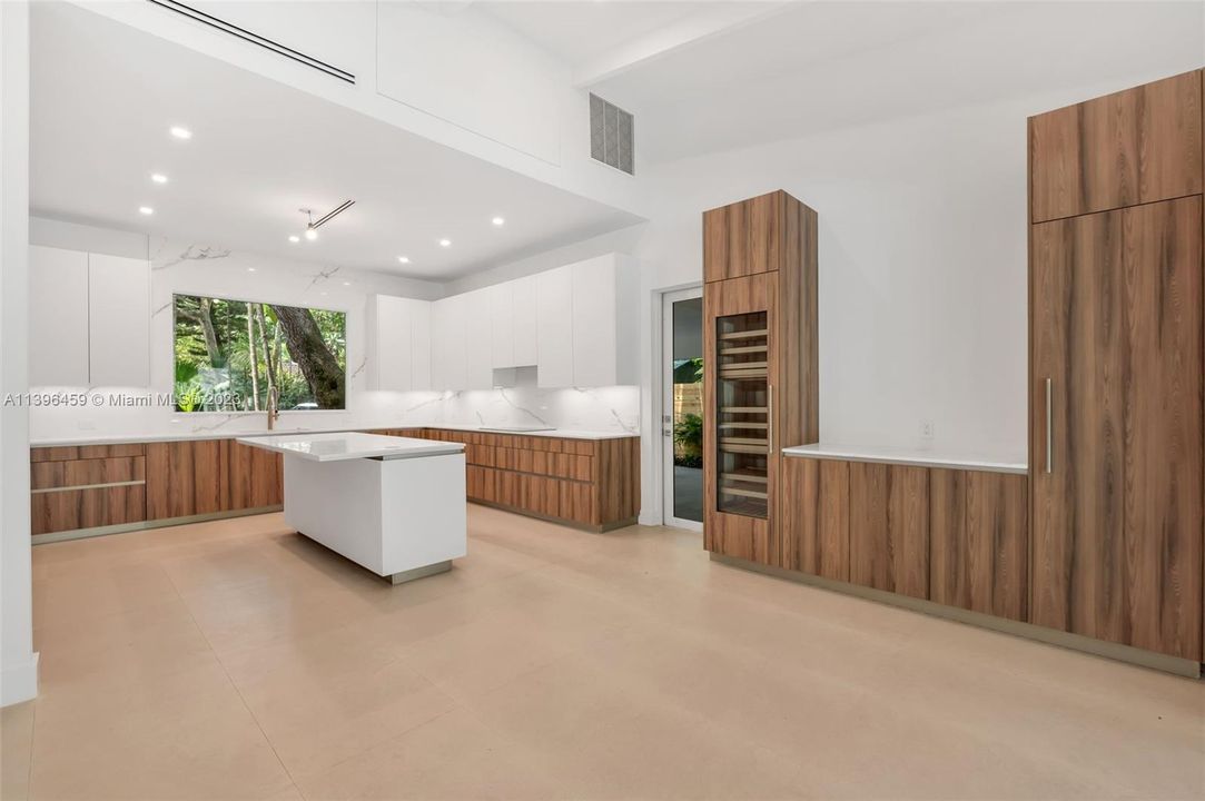 Recently Sold: $6,980,000 (7 beds, 8 baths, 5323 Square Feet)