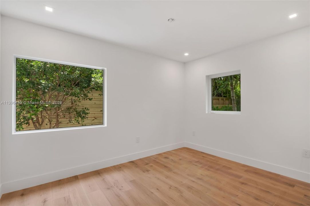 Recently Sold: $6,980,000 (7 beds, 8 baths, 5323 Square Feet)