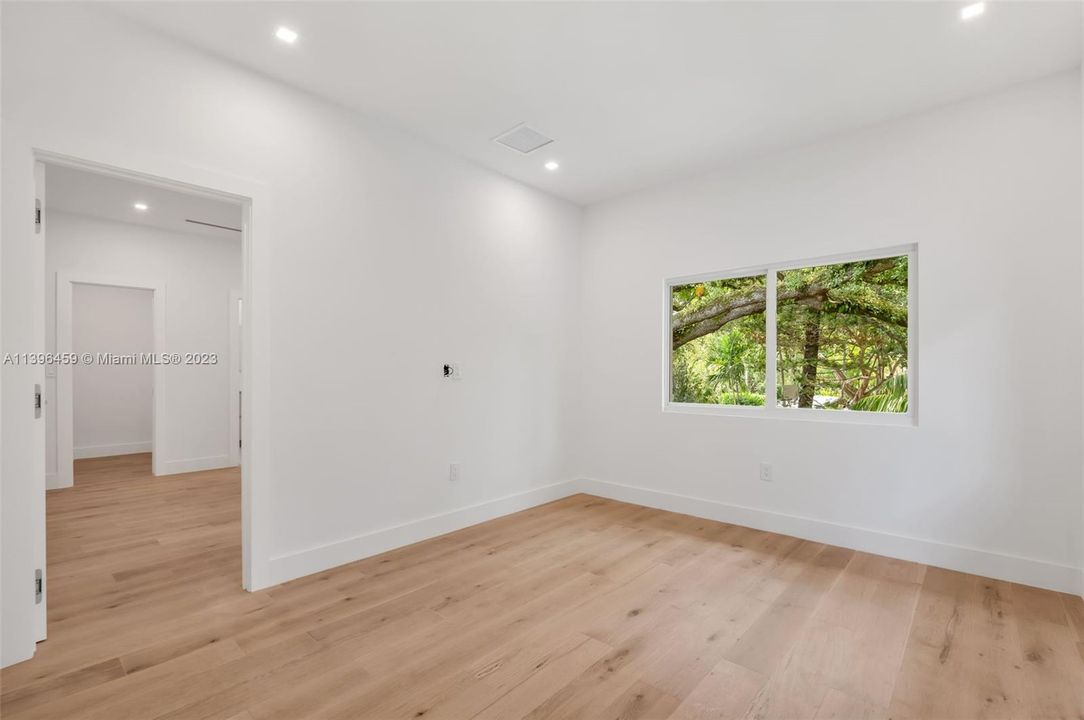 Recently Sold: $6,980,000 (7 beds, 8 baths, 5323 Square Feet)