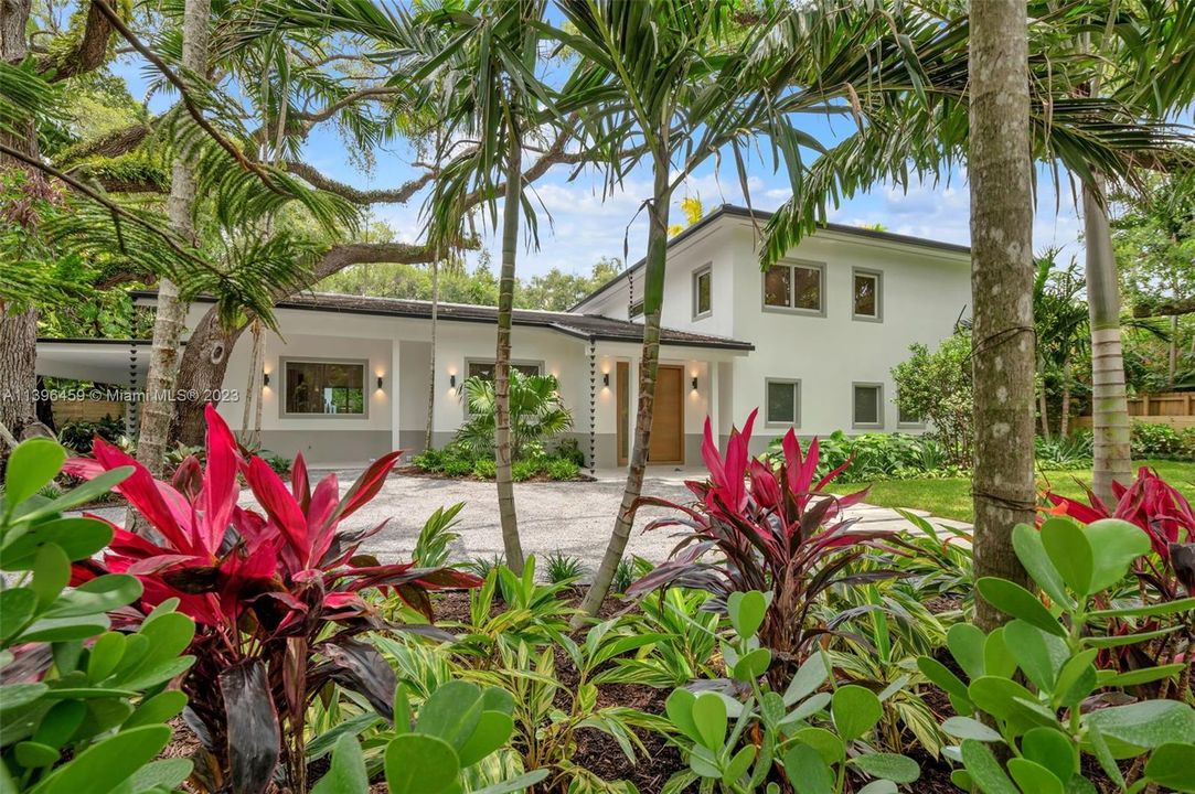 Recently Sold: $6,980,000 (7 beds, 8 baths, 5323 Square Feet)