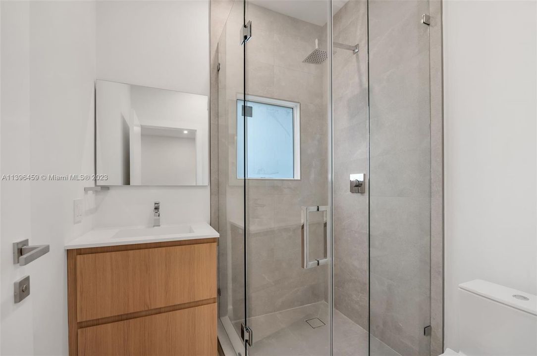 Recently Sold: $6,980,000 (7 beds, 8 baths, 5323 Square Feet)