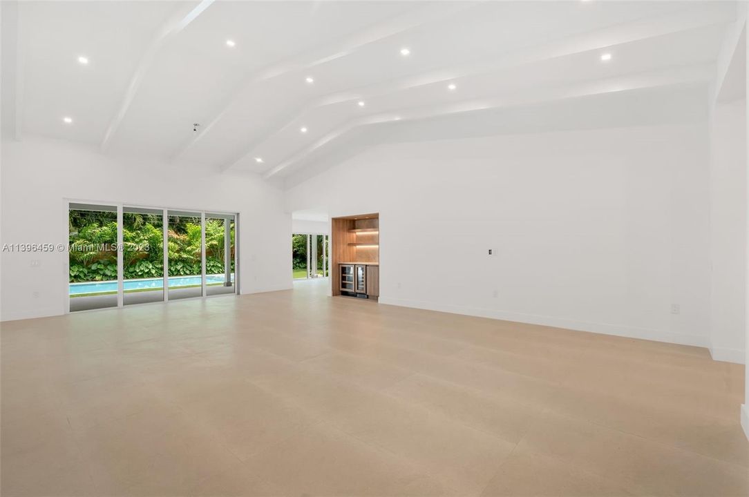 Recently Sold: $6,980,000 (7 beds, 8 baths, 5323 Square Feet)