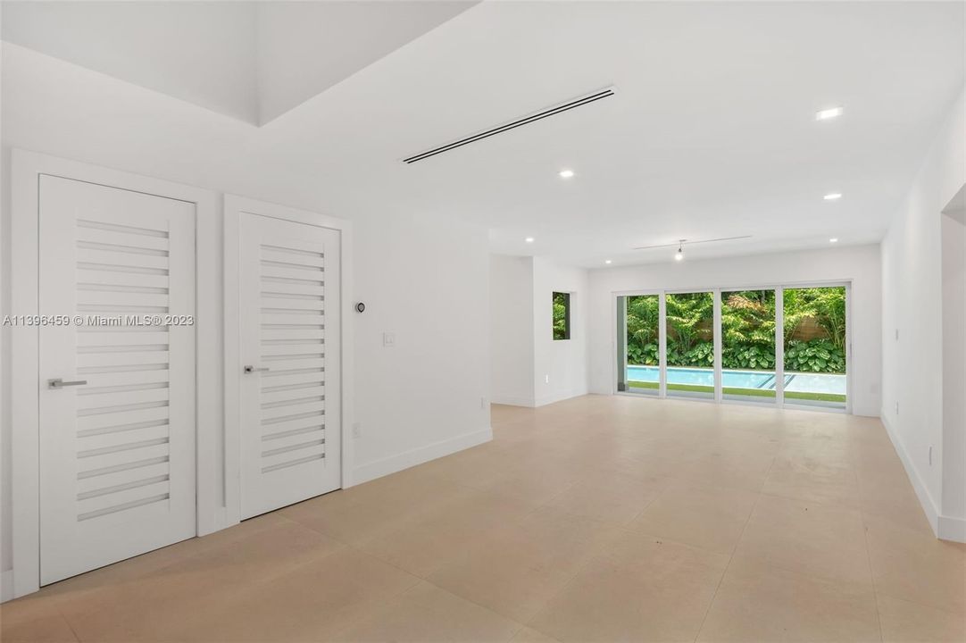 Recently Sold: $6,980,000 (7 beds, 8 baths, 5323 Square Feet)