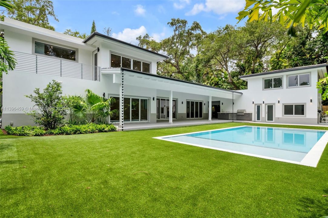 Recently Sold: $6,980,000 (7 beds, 8 baths, 5323 Square Feet)