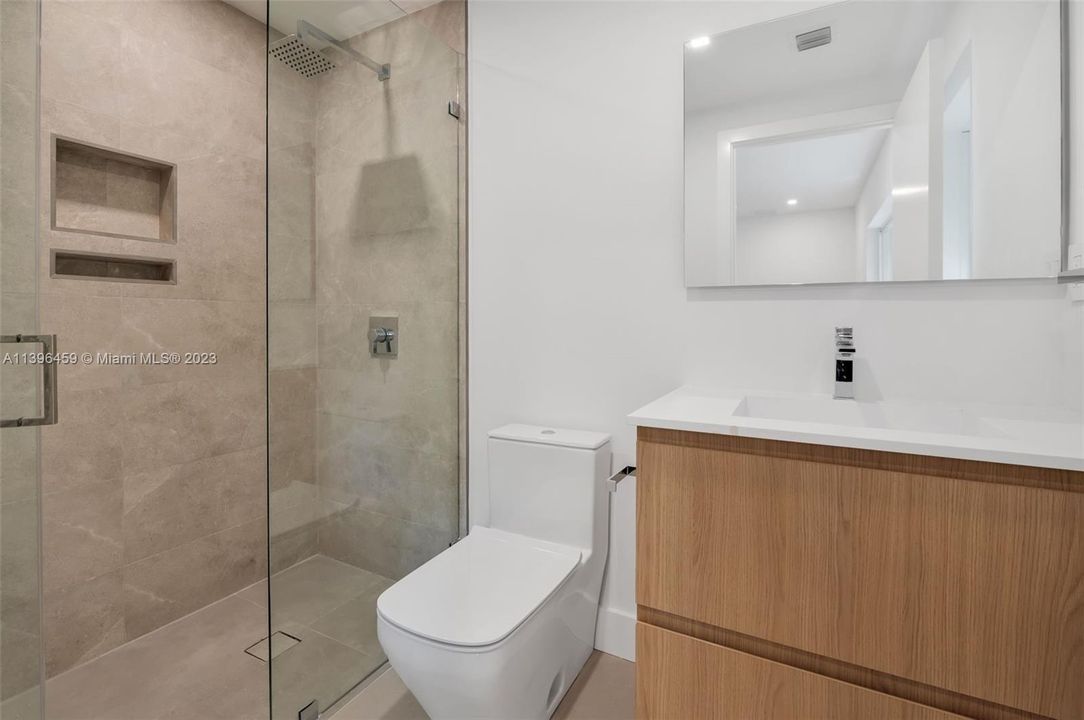 Recently Sold: $6,980,000 (7 beds, 8 baths, 5323 Square Feet)