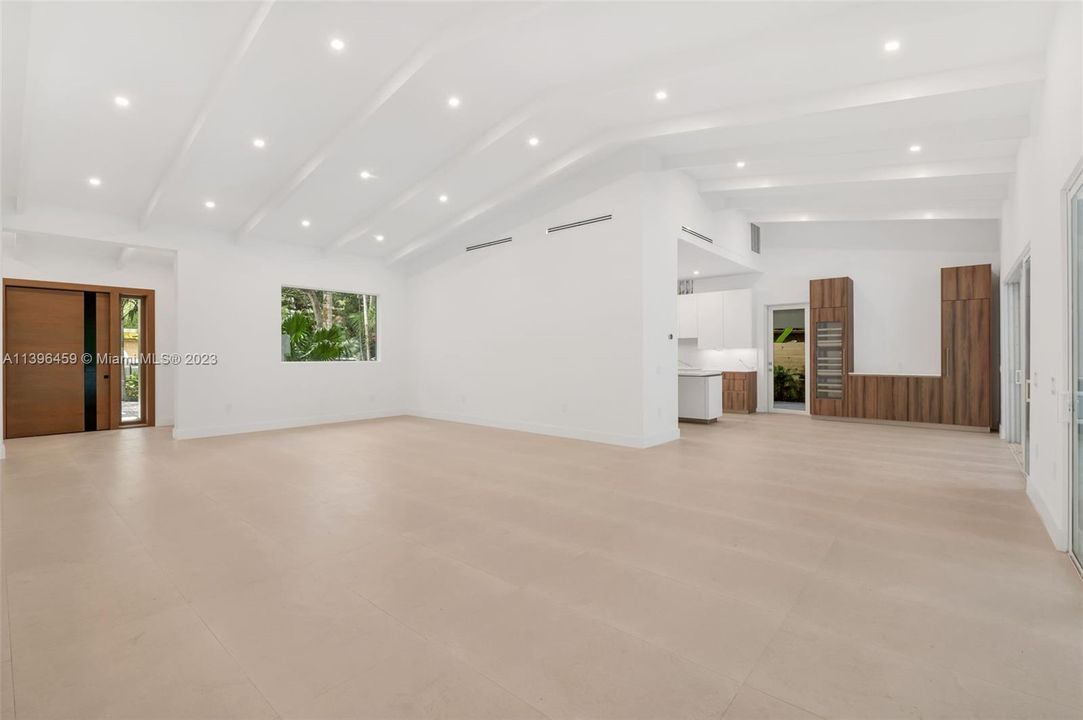 Recently Sold: $6,980,000 (7 beds, 8 baths, 5323 Square Feet)