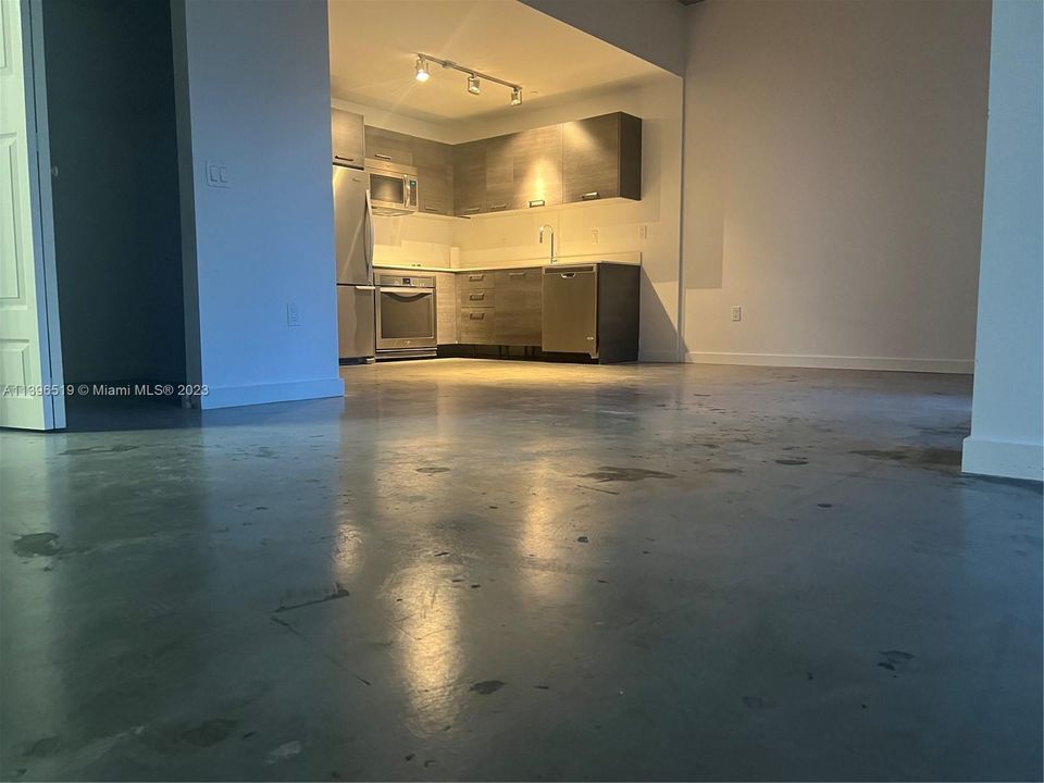 Recently Sold: $375,000 (1 beds, 1 baths, 533 Square Feet)