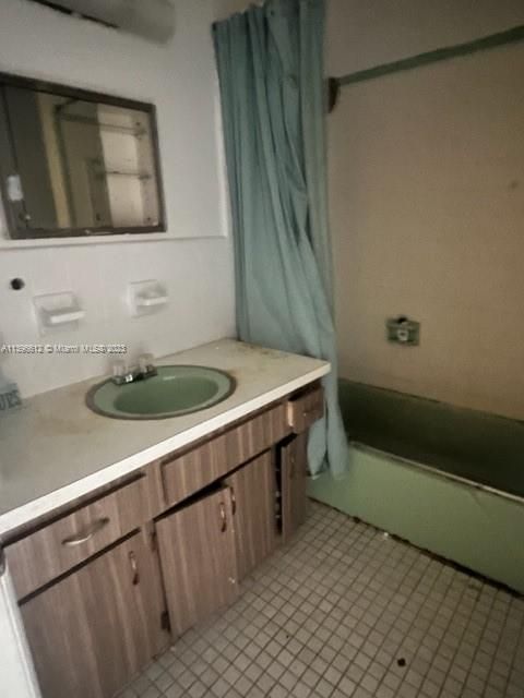 Recently Sold: $229,000 (3 beds, 2 baths, 1460 Square Feet)