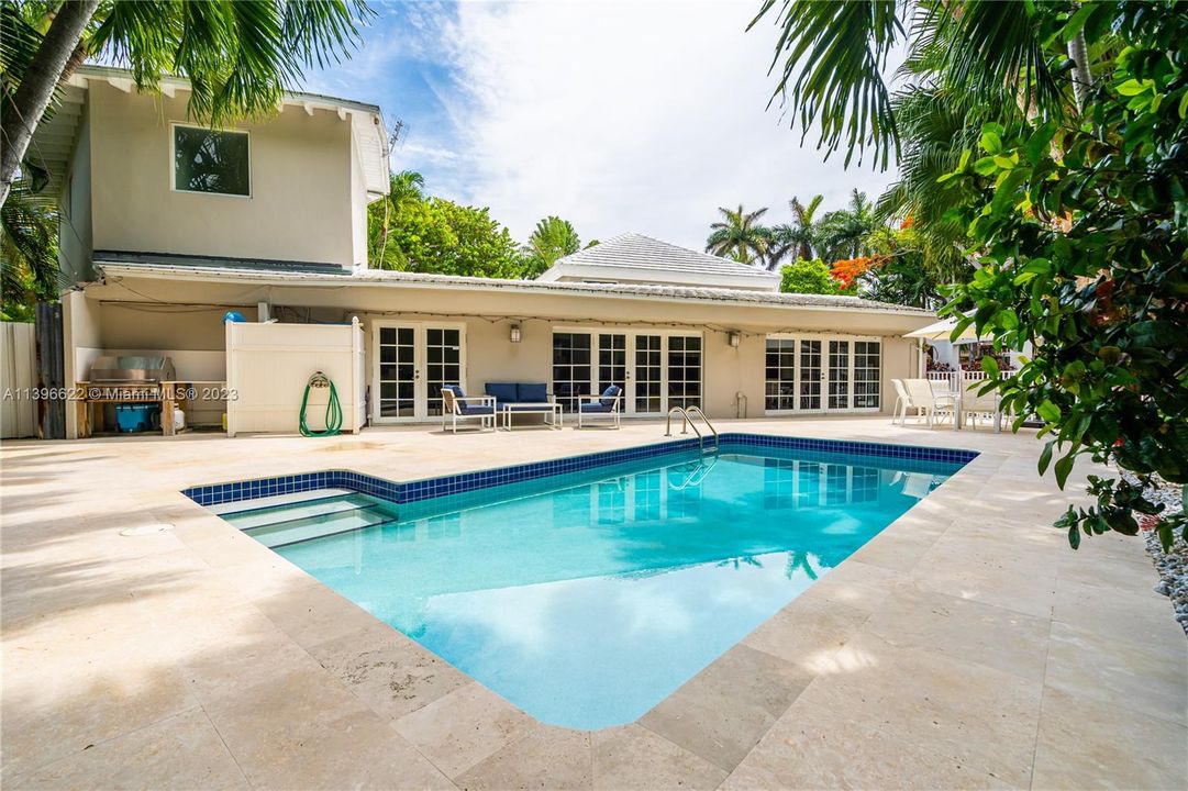Recently Sold: $3,400,000 (5 beds, 5 baths, 3962 Square Feet)