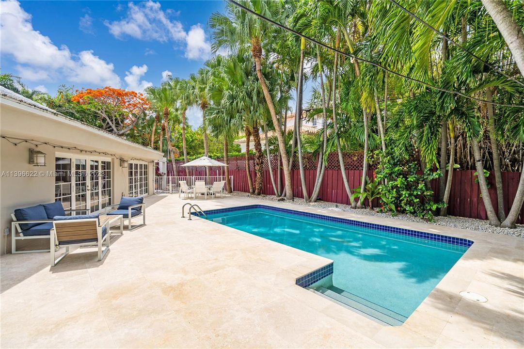 Recently Sold: $3,400,000 (5 beds, 5 baths, 3962 Square Feet)