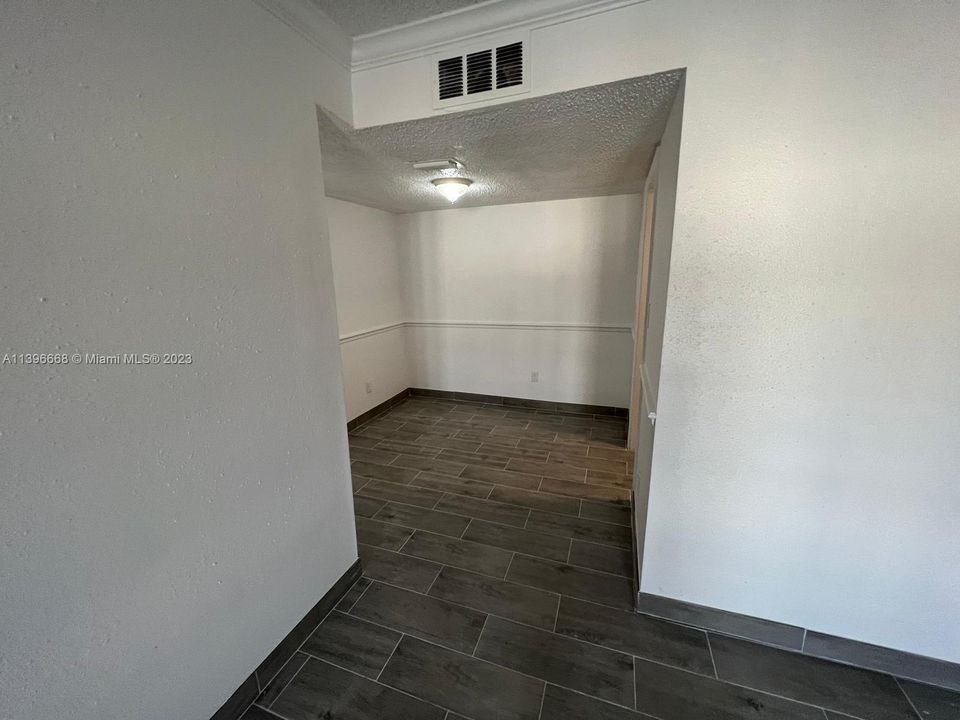 Recently Rented: $1,299 (1 beds, 1 baths, 650 Square Feet)