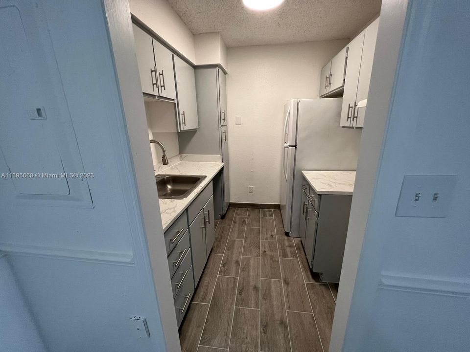 Recently Rented: $1,299 (1 beds, 1 baths, 650 Square Feet)