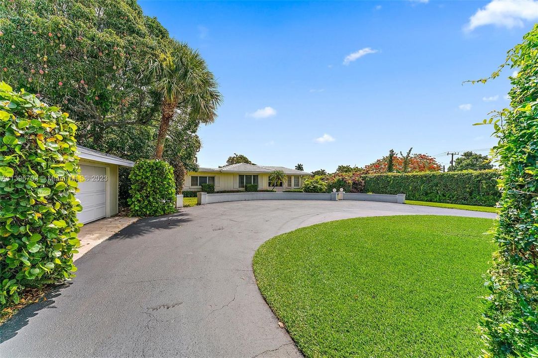 Recently Sold: $1,650,000 (4 beds, 2 baths, 2374 Square Feet)