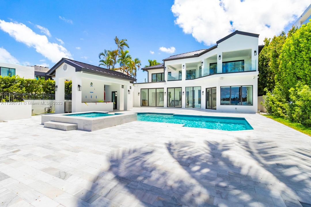 Recently Sold: $15,000,000 (6 beds, 8 baths, 4052 Square Feet)