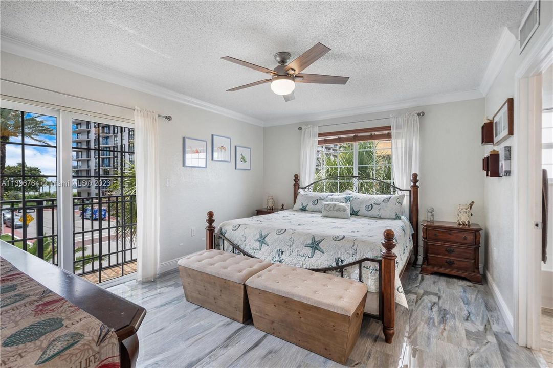 For Sale: $579,000 (2 beds, 2 baths, 1160 Square Feet)