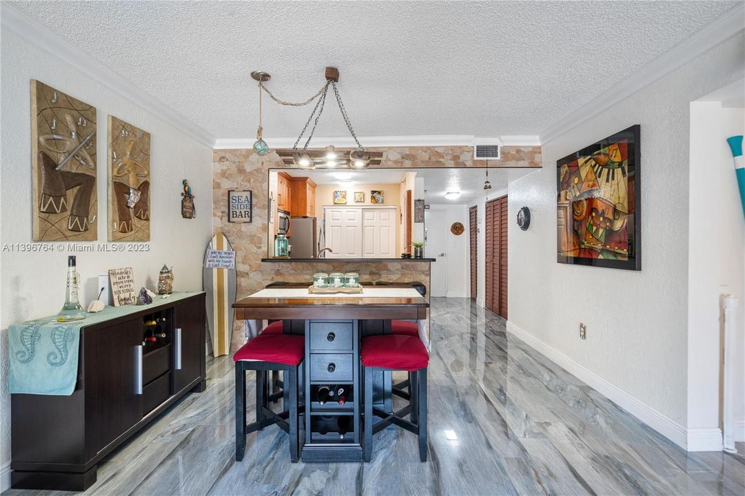 For Sale: $579,000 (2 beds, 2 baths, 1160 Square Feet)