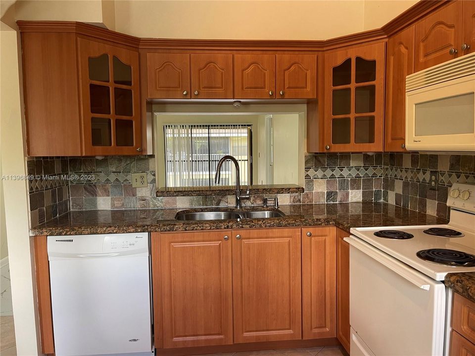 Recently Rented: $2,200 (2 beds, 2 baths, 1210 Square Feet)