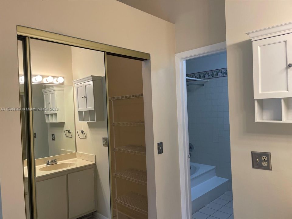 Recently Rented: $2,200 (2 beds, 2 baths, 1210 Square Feet)