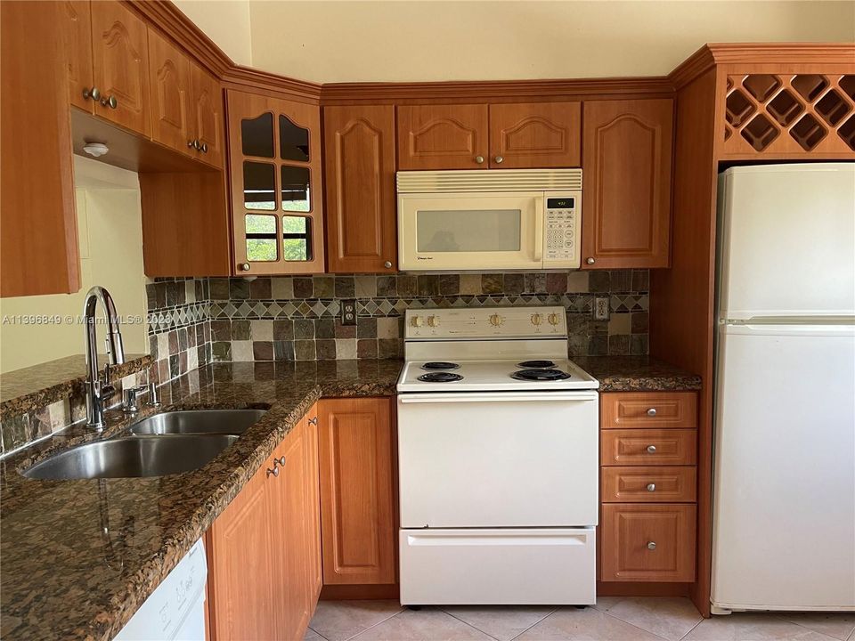 Recently Rented: $2,200 (2 beds, 2 baths, 1210 Square Feet)