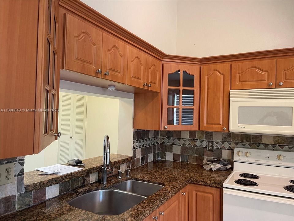 Recently Rented: $2,200 (2 beds, 2 baths, 1210 Square Feet)