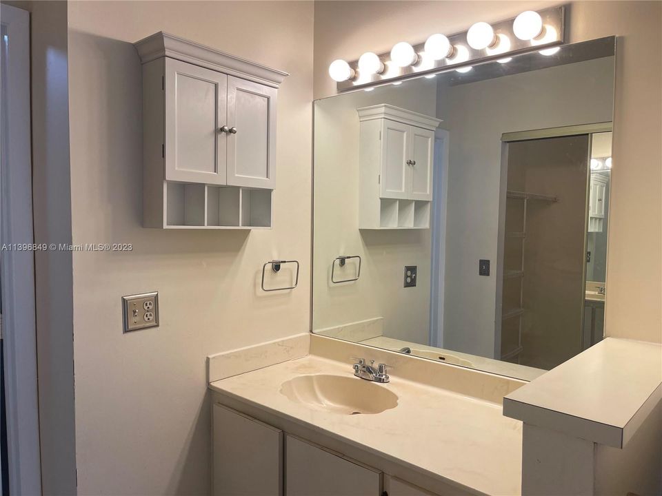 Recently Rented: $2,200 (2 beds, 2 baths, 1210 Square Feet)