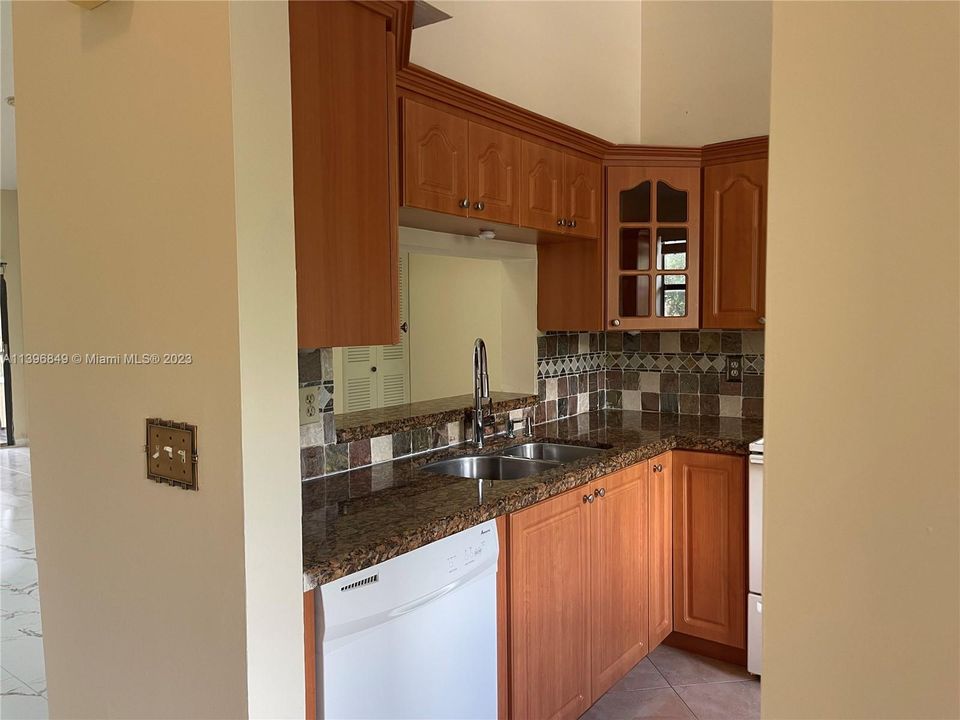 Recently Rented: $2,200 (2 beds, 2 baths, 1210 Square Feet)