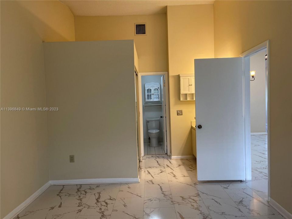 Recently Rented: $2,200 (2 beds, 2 baths, 1210 Square Feet)