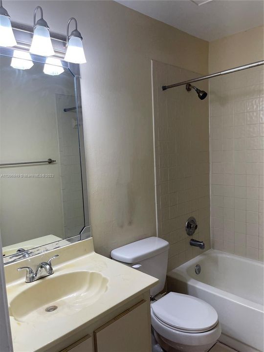 Recently Rented: $2,200 (2 beds, 2 baths, 1210 Square Feet)