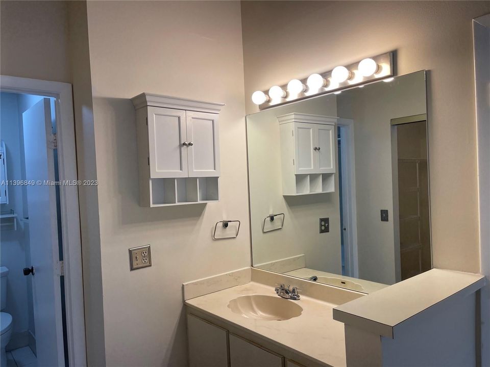 Recently Rented: $2,200 (2 beds, 2 baths, 1210 Square Feet)