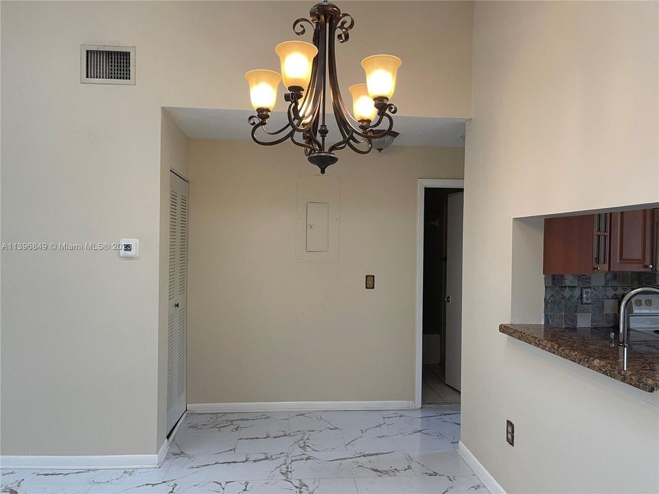 Recently Rented: $2,200 (2 beds, 2 baths, 1210 Square Feet)