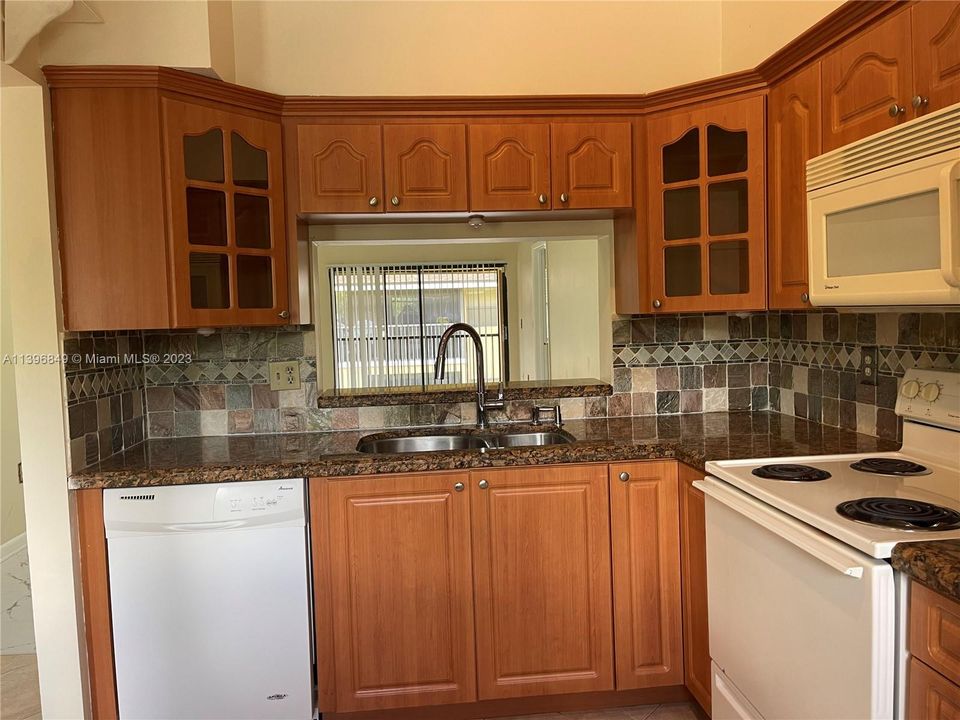 Recently Rented: $2,200 (2 beds, 2 baths, 1210 Square Feet)