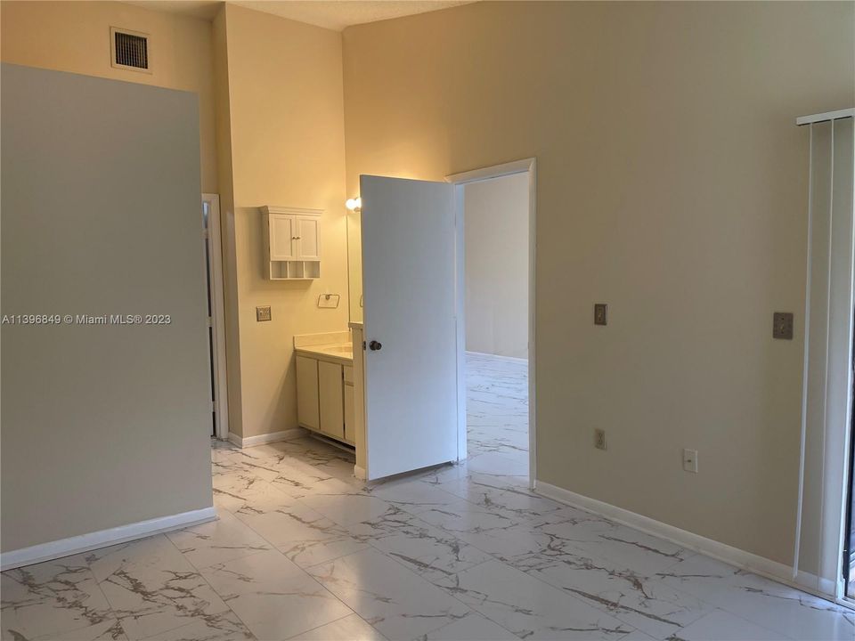 Recently Rented: $2,200 (2 beds, 2 baths, 1210 Square Feet)