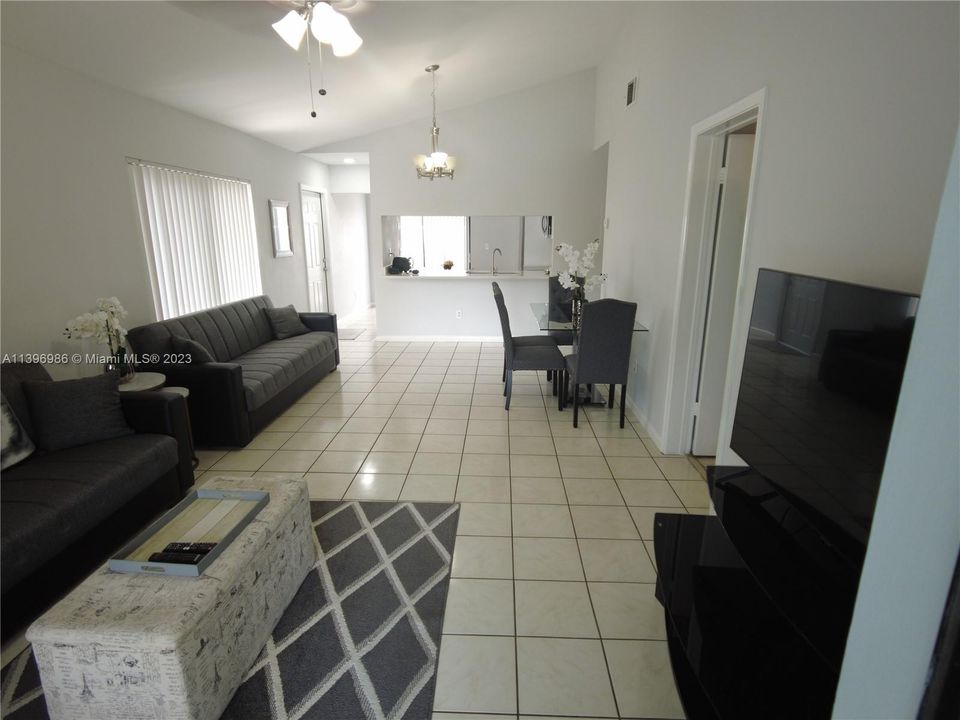 Recently Sold: $330,000 (2 beds, 2 baths, 1064 Square Feet)