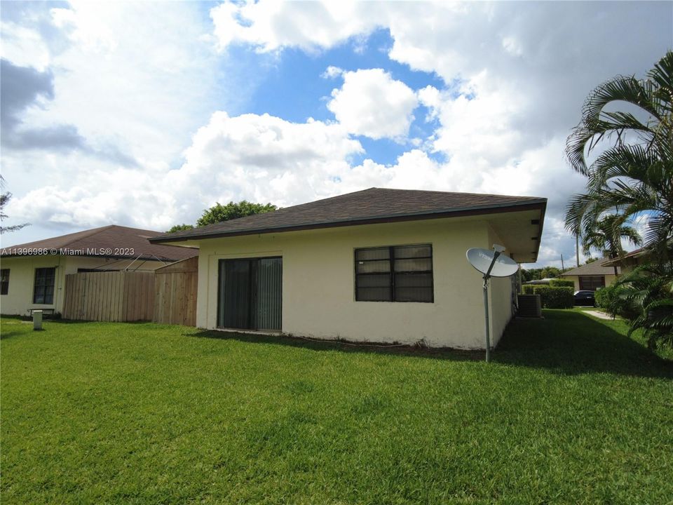 Recently Sold: $330,000 (2 beds, 2 baths, 1064 Square Feet)