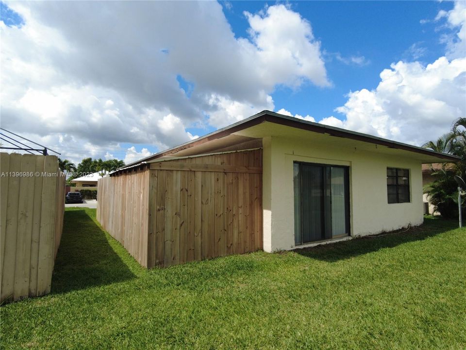 Recently Sold: $330,000 (2 beds, 2 baths, 1064 Square Feet)