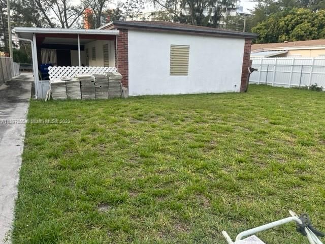Recently Sold: $349,000 (2 beds, 1 baths, 880 Square Feet)