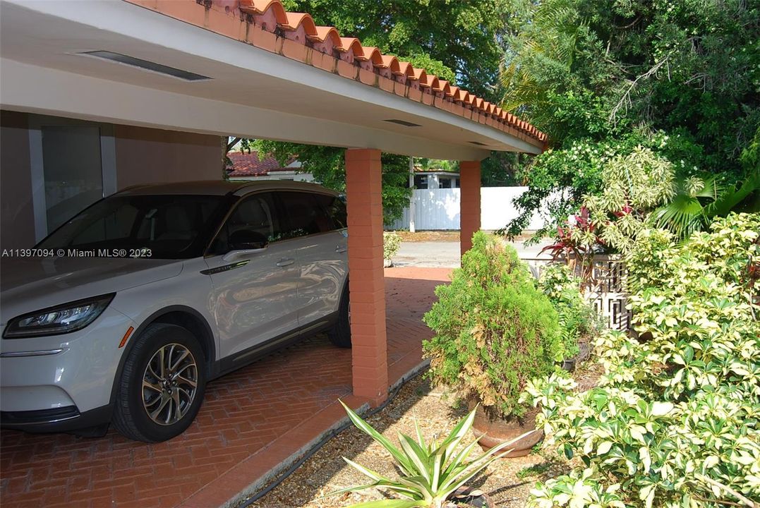 Recently Sold: $675,000 (3 beds, 2 baths, 1602 Square Feet)