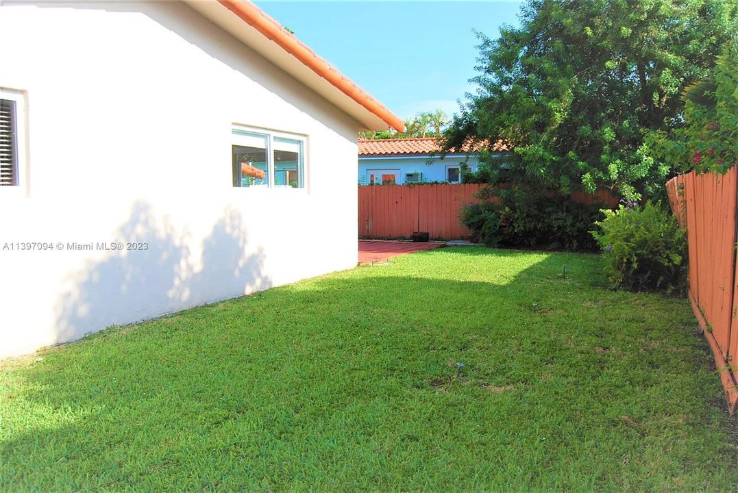 Recently Sold: $675,000 (3 beds, 2 baths, 1602 Square Feet)