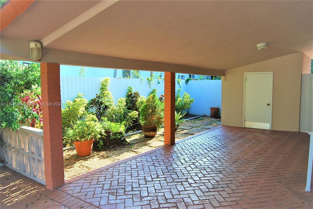 Recently Sold: $675,000 (3 beds, 2 baths, 1602 Square Feet)