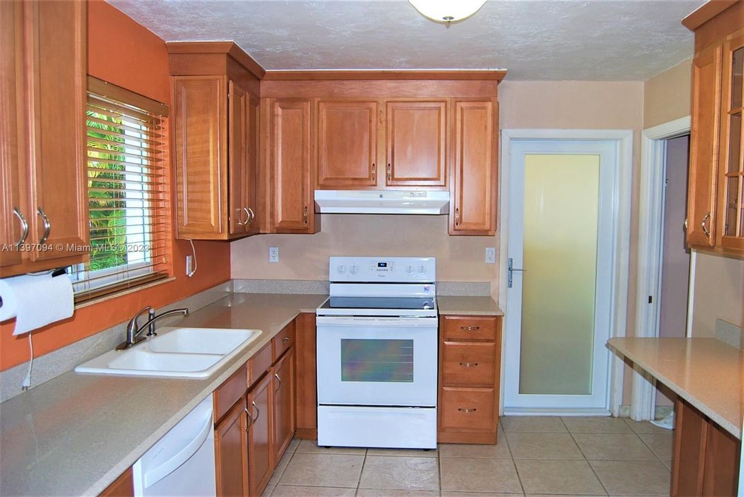 Recently Sold: $675,000 (3 beds, 2 baths, 1602 Square Feet)