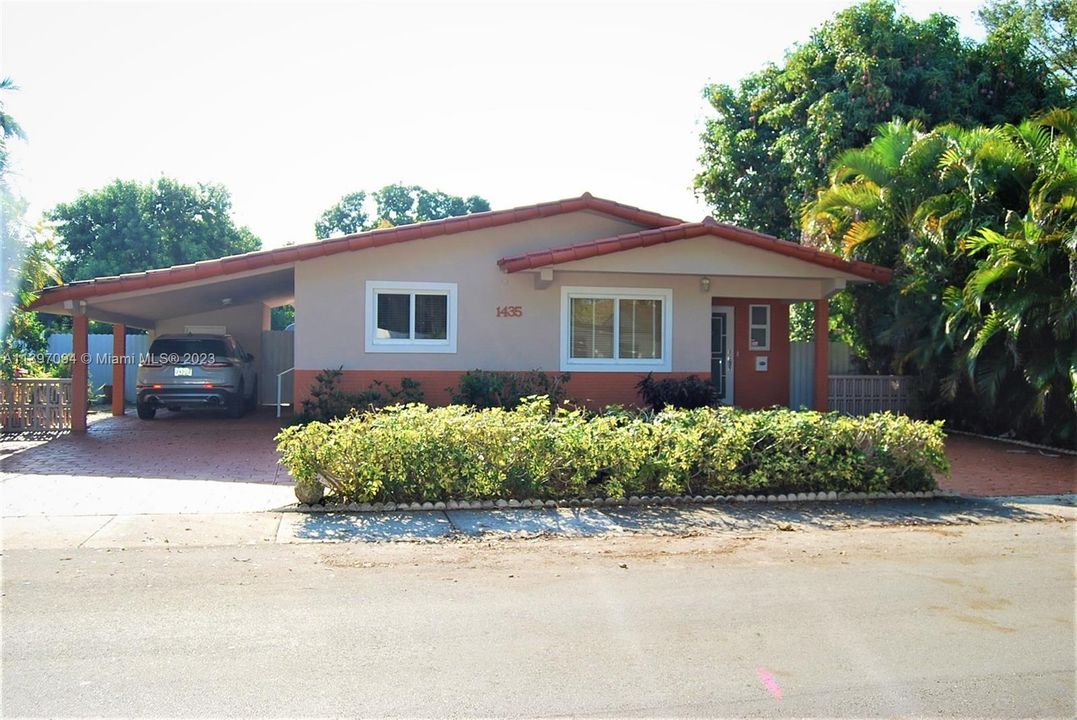 Recently Sold: $675,000 (3 beds, 2 baths, 1602 Square Feet)