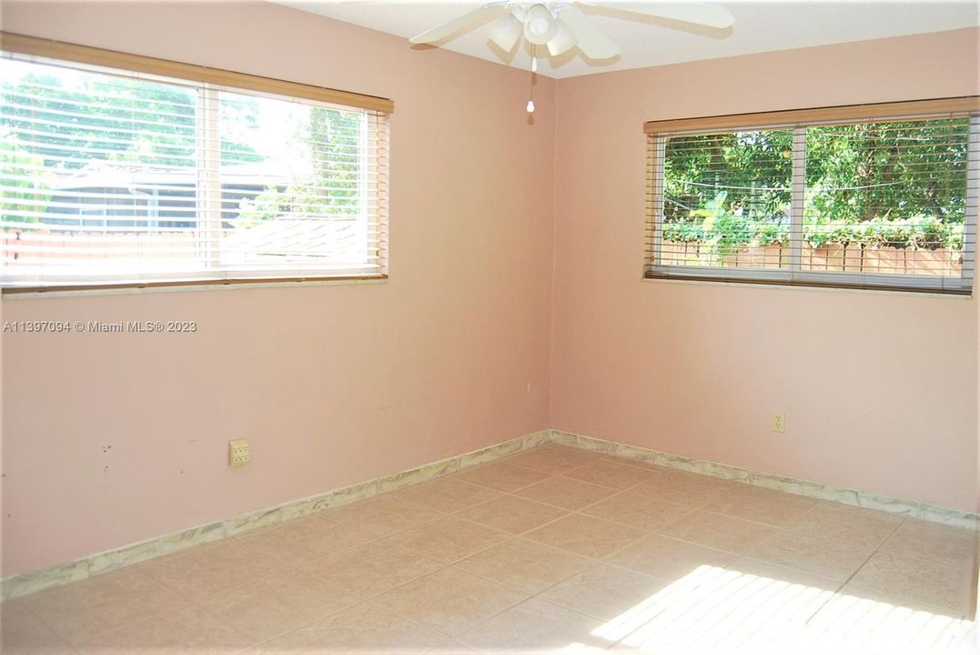 Recently Sold: $675,000 (3 beds, 2 baths, 1602 Square Feet)