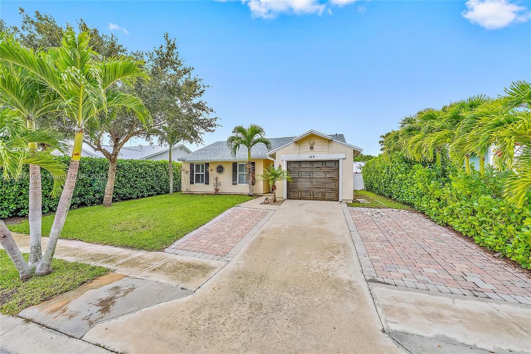 Recently Sold: $469,900 (3 beds, 2 baths, 1152 Square Feet)