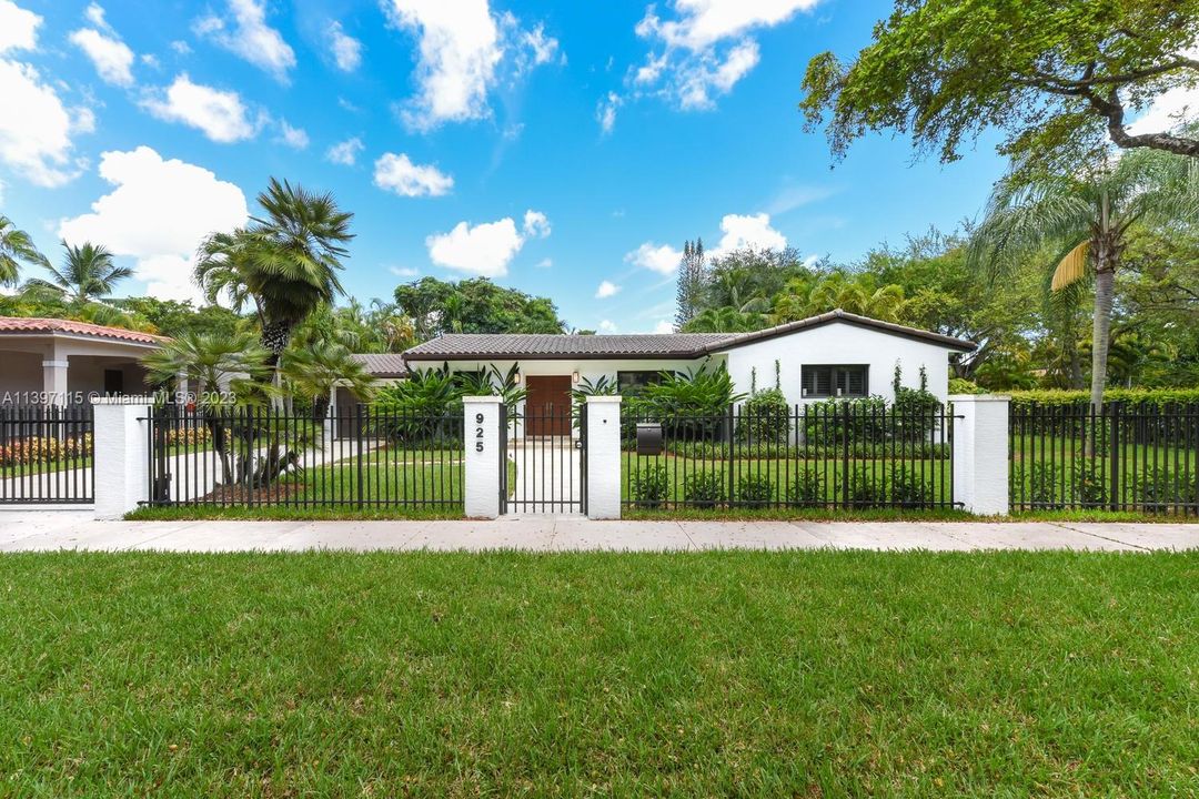 Recently Sold: $1,998,000 (4 beds, 3 baths, 2706 Square Feet)