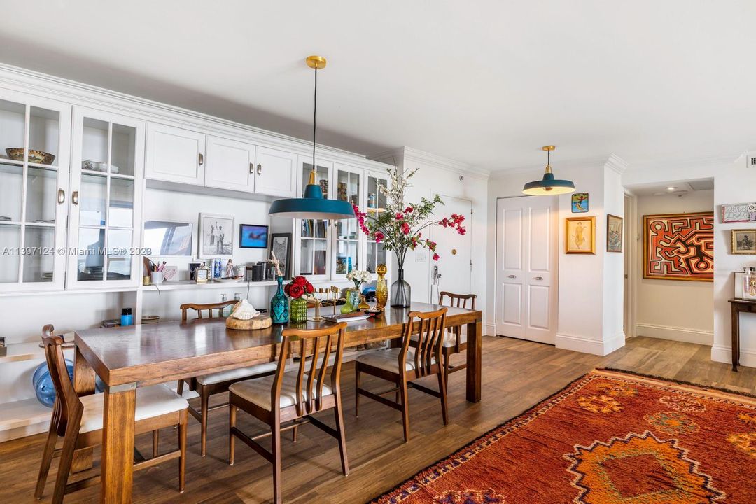 Recently Sold: $2,095,000 (3 beds, 3 baths, 2208 Square Feet)