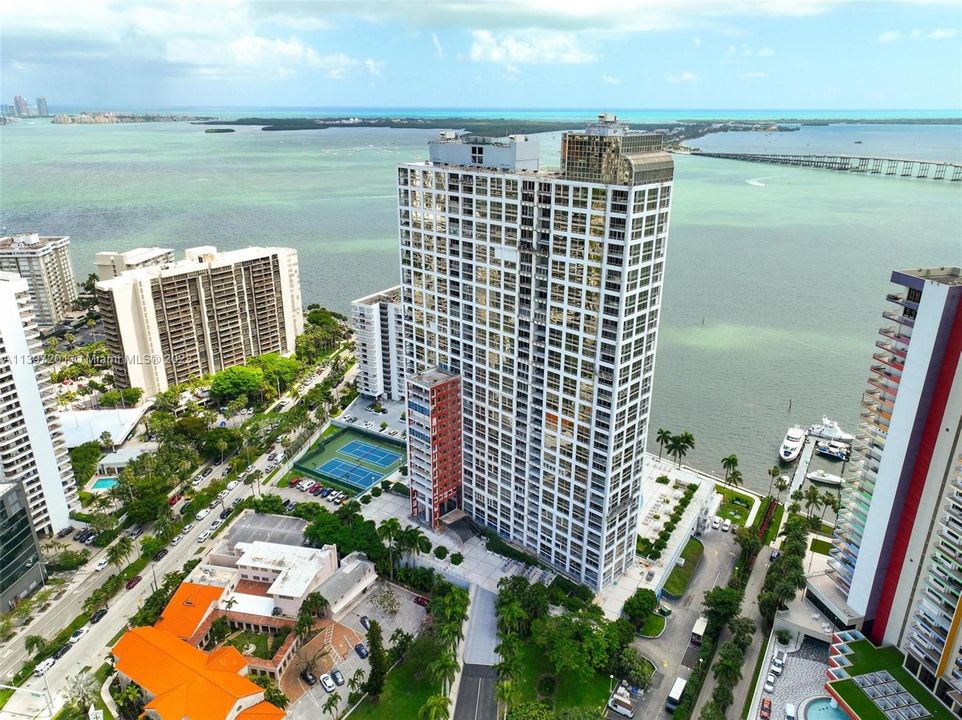 Recently Sold: $799,000 (2 beds, 2 baths, 1640 Square Feet)