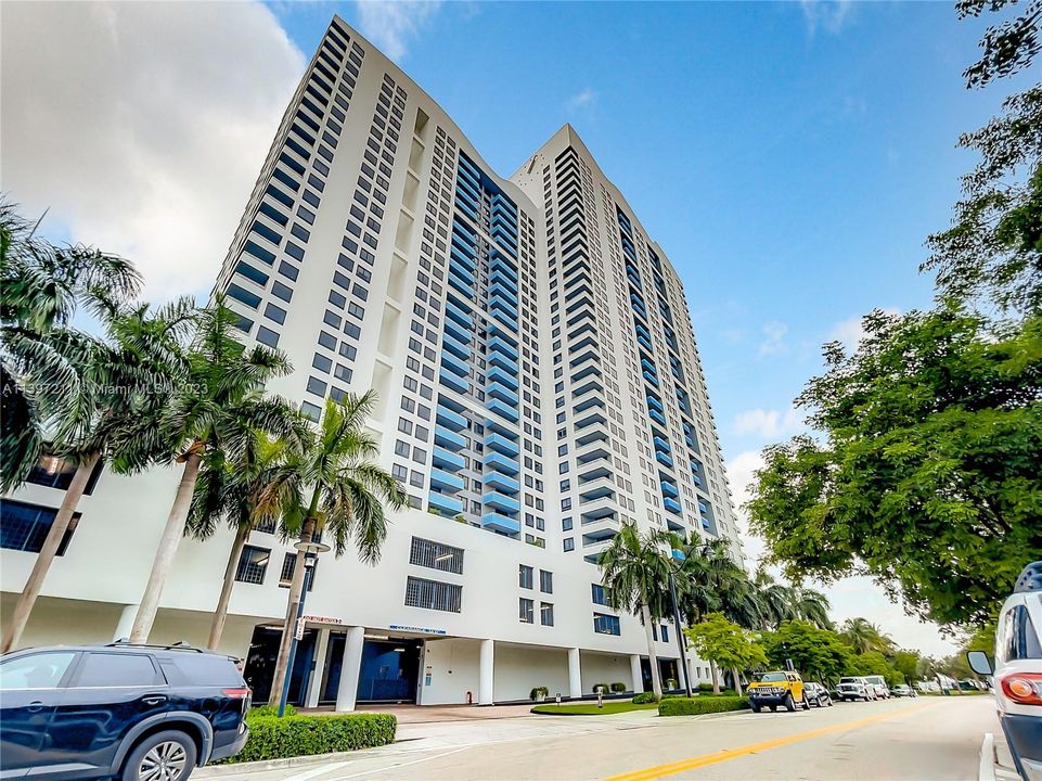 Recently Sold: $679,500 (2 beds, 2 baths, 1127 Square Feet)