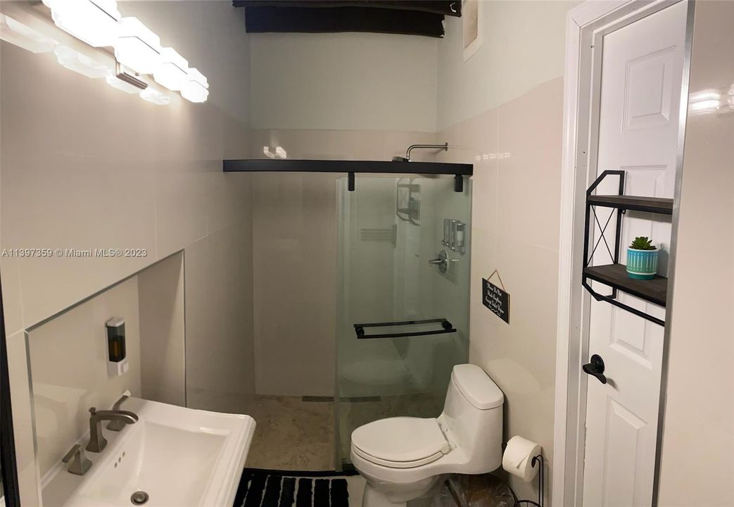 最近租的: $4,000 (3 贝兹, 2 浴室, 2031 平方英尺)